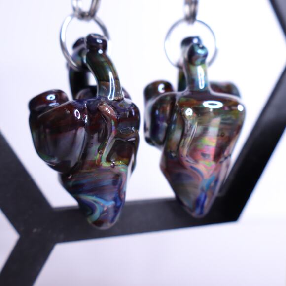 GLASSWEAR STUDIOS Handmade Anatomical Heart Weights Oil Slick 10g/2.5mm Hangers - Picture 4 of 7